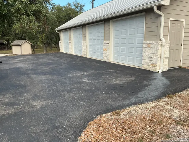 $750,000 | 1524 Freshwater Drive, Bulverde, TX 78163