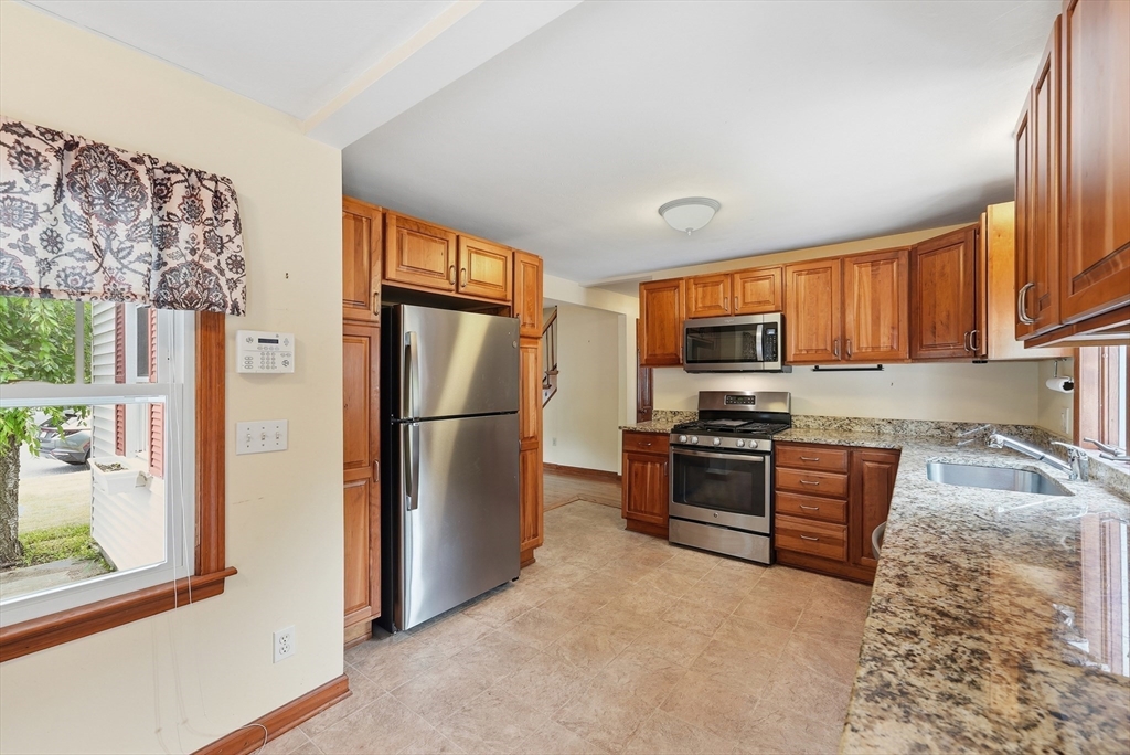 14 Duggan Circle Springfield, MA 01119 - Photo 4 of 41