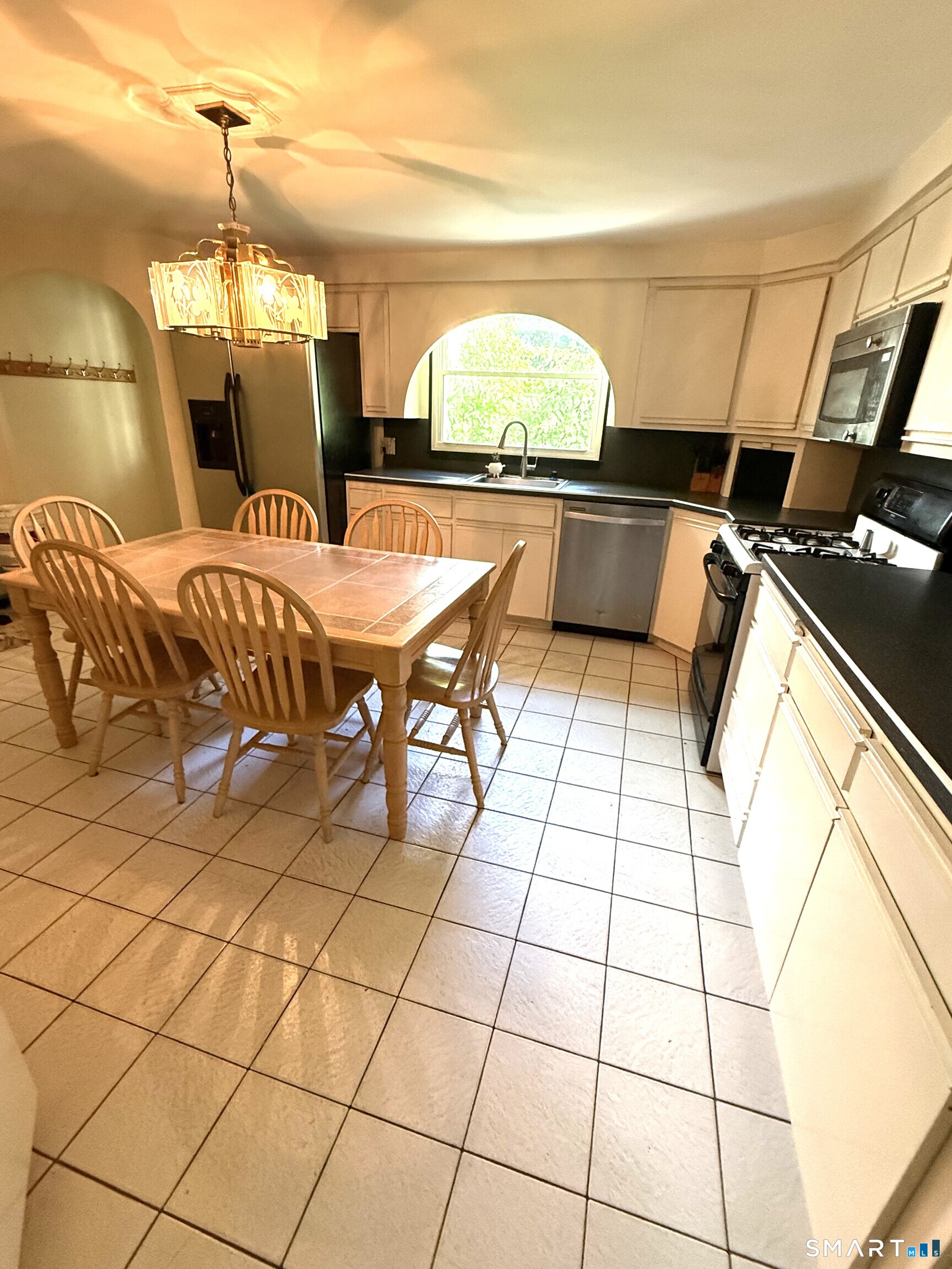 555 Whittemore Road Middlebury, CT 06762 - Photo 4 of 12