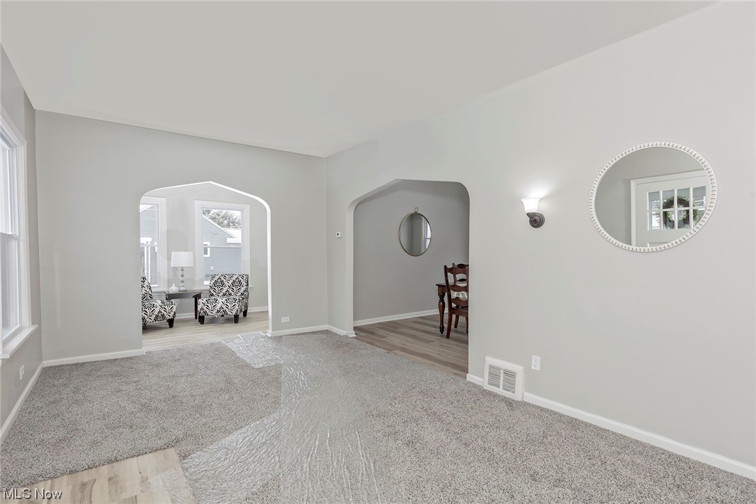 1515 Sunview Road Cleveland, OH 44124 - Photo 2 of 44