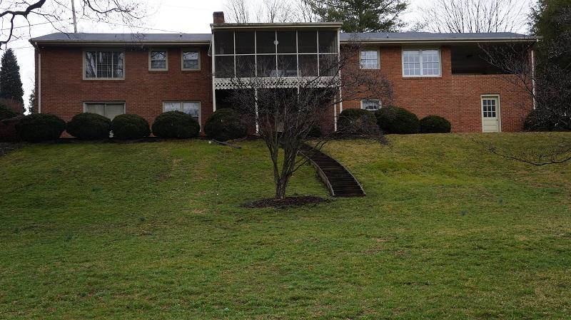 1516 Coral Ridge Road Southwest Roanoke, VA 24018 - Photo 8 of 61 Coral Ridge Back2.JPG