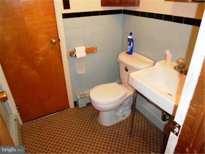 8 Carlisle Road Newark, DE 19713 - Photo 12 of 15 Half Bath