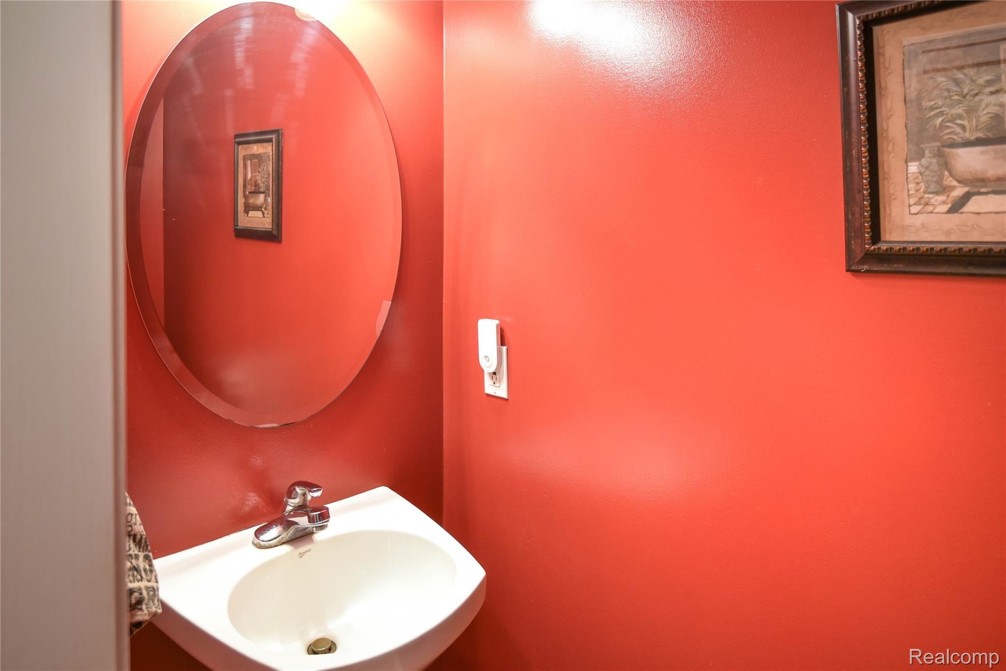 493 Pine Tree Road Lake Orion, MI 48362 - Photo 31 of 63 20210625-WES_2257.jpg