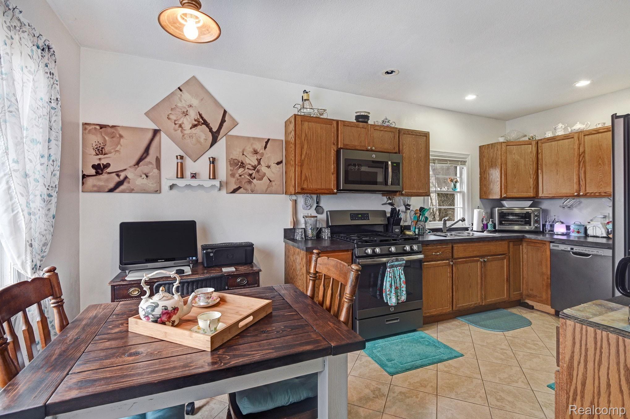 9063 Gd Blanc Road Gaines, MI 48436 - Photo 32 of 64 Home 2 kitchen 2.jpg