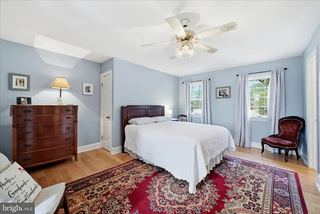 a view of a livingroom with furniture and a ceiling fan