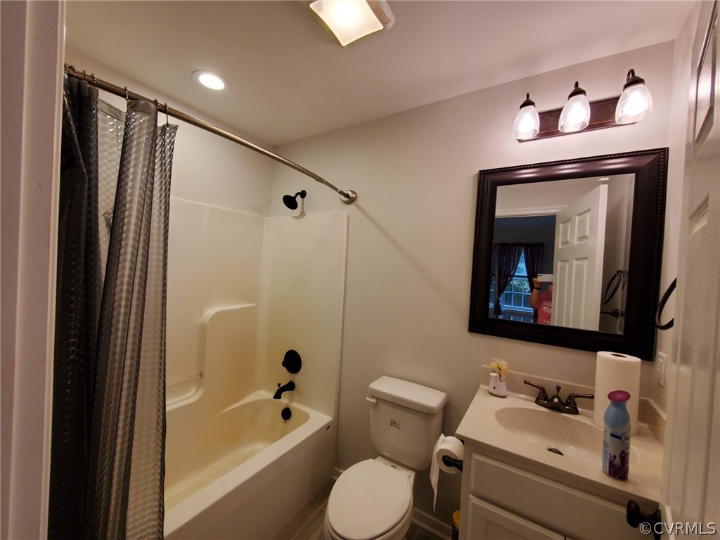 10140 Reed Rock Road Amelia Court House, VA 23002 - Photo 19 of 27 a bathroom with a toilet sink and bathtub