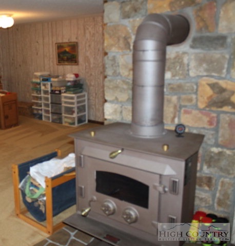372 Heritage Ridge Road Boone, NC 28607 - Photo 20 of 34 a stove top oven sitting inside of a kitchen