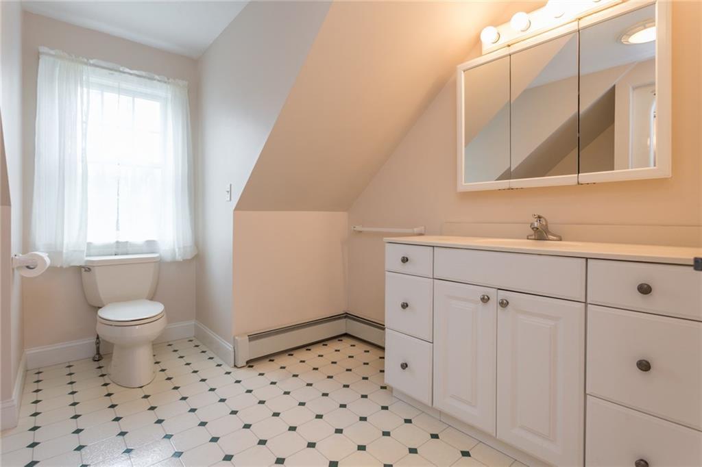 23 Lynch Lane Kittery Point, ME 03905 - Photo 29 of 34 Second floor full bathroom