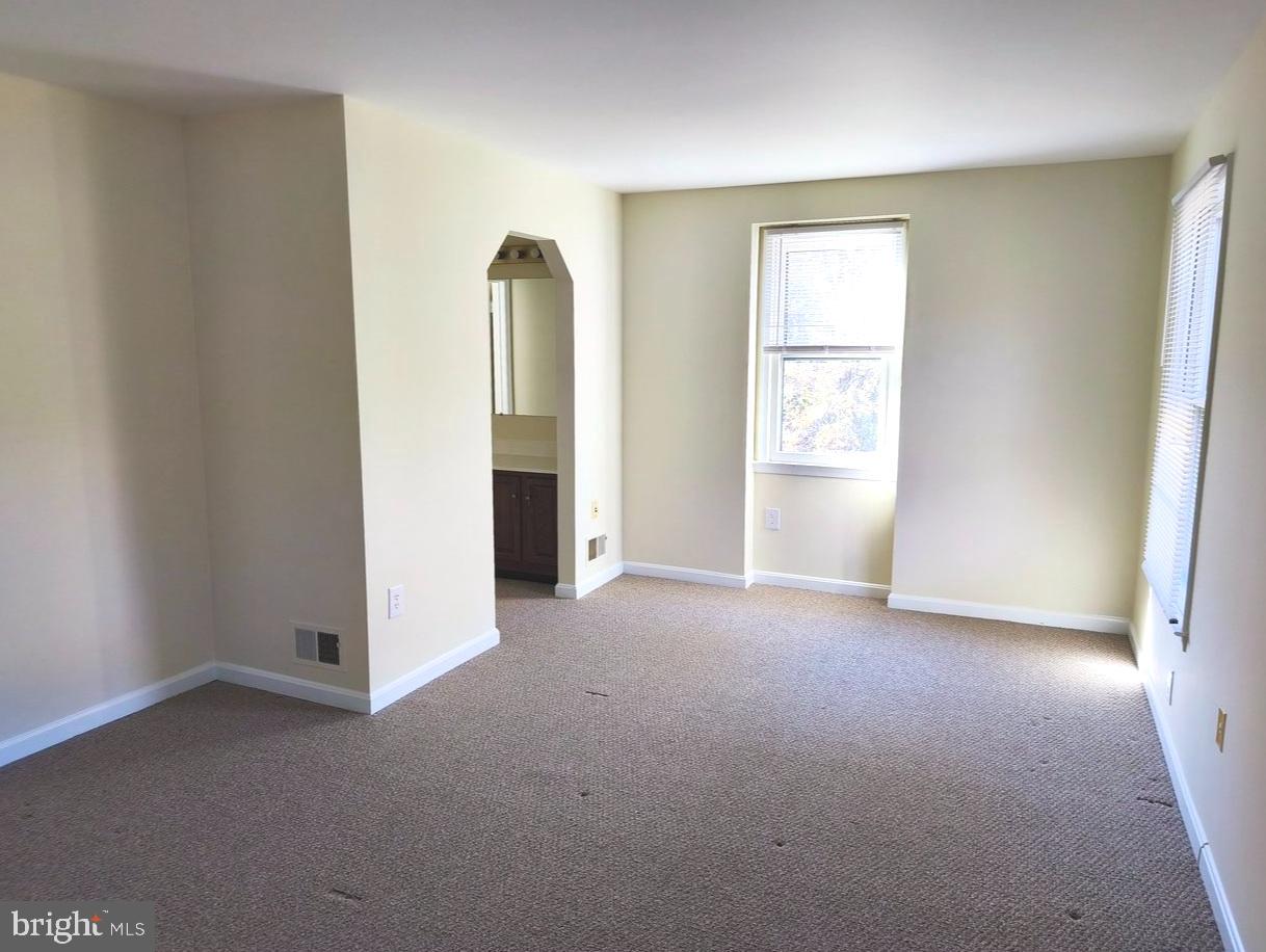 12452 Sweet Leaf Terrace Fairfax, VA 22033 - Photo 20 of 38 an empty room with windows and closet