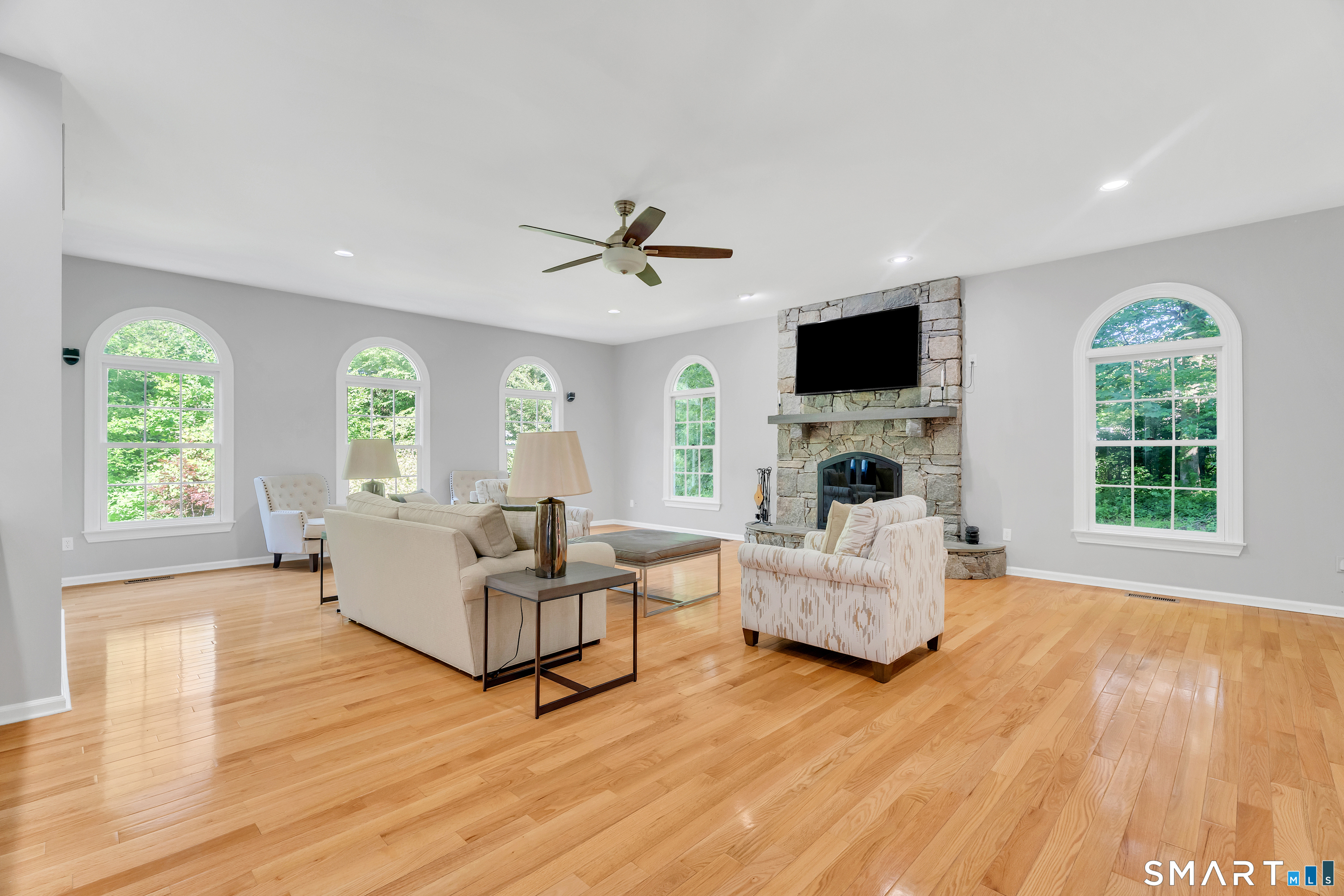 141 Putting Green Road Trumbull, CT 06611 - Photo 11 of 40