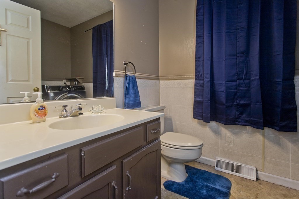 21 Luden Street Springfield, MA 01118 - Photo 12 of 31 Gallery Image 12