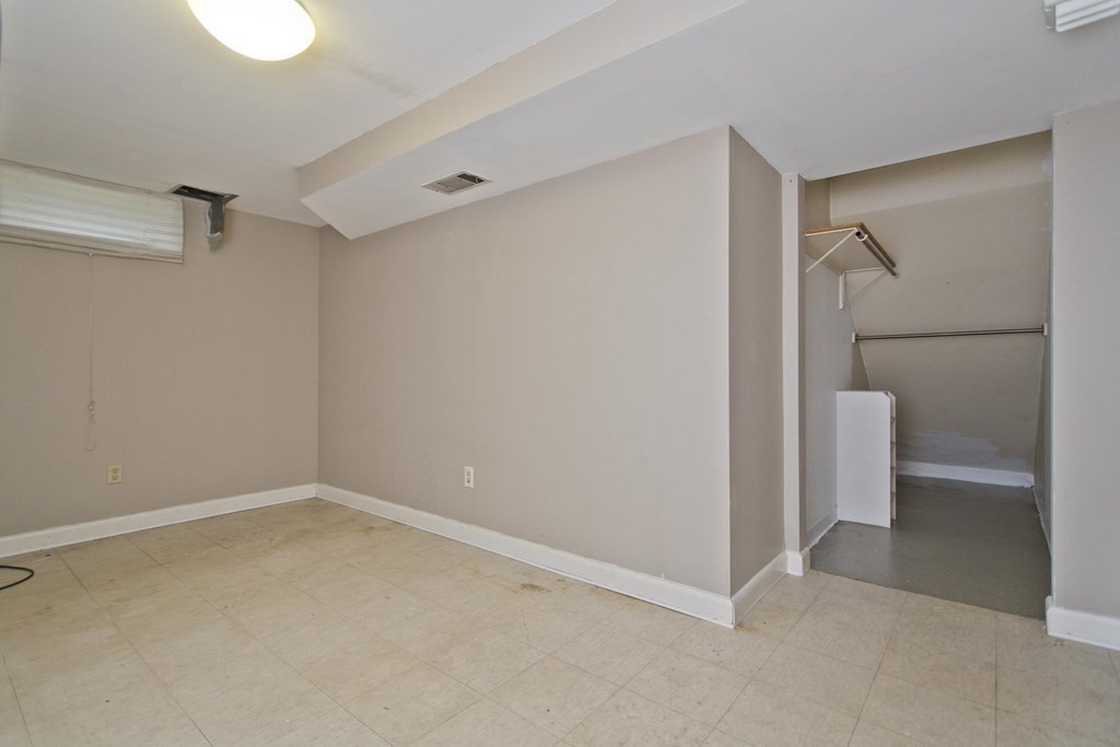 21 Luden Street Springfield, MA 01118 - Photo 26 of 31 Gallery Image 26