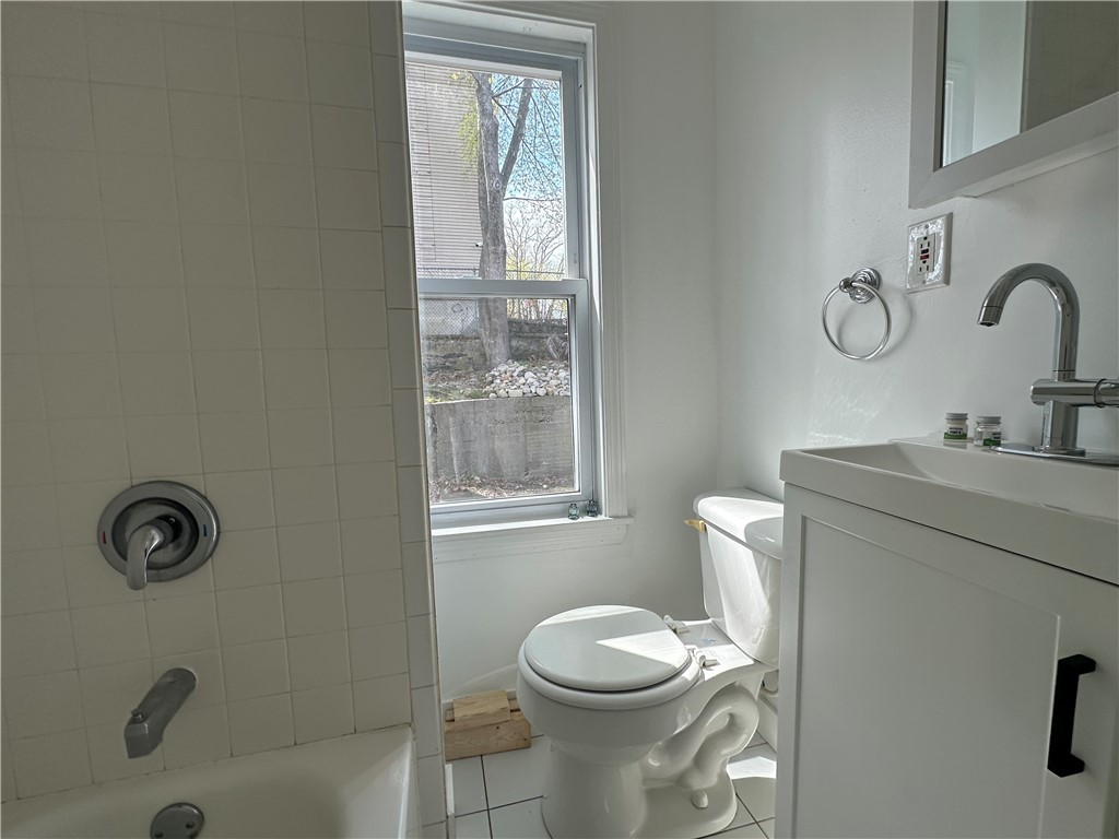 210 North Main Street, Unit 2R Woonsocket, RI 02895 - Photo 5 of 6