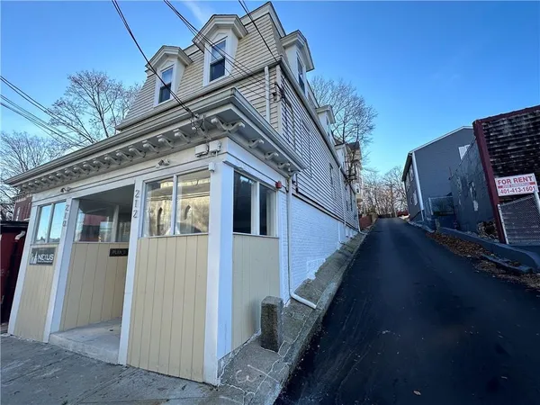 $1,575 | 210 North Main Street, Unit 2R, Woonsocket, RI 02895