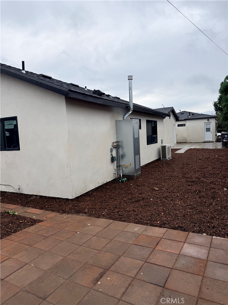 2101 West Canton Street Long Beach, CA 90810 - Photo 9 of 28