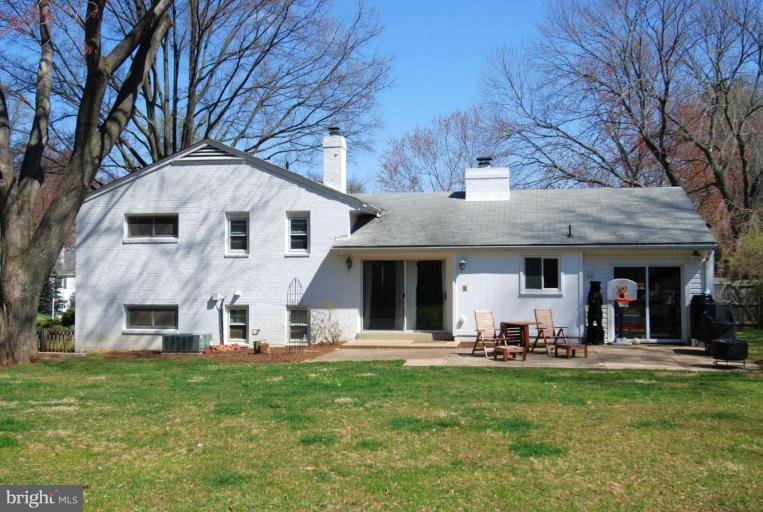 7841 Anson Court Springfield, VA 22152 - Photo 2 of 29 Exterior (Rear)