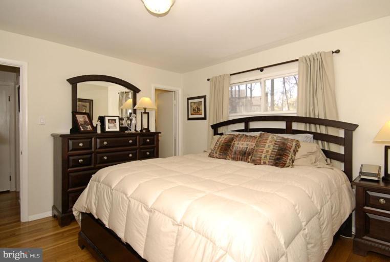 7841 Anson Court Springfield, VA 22152 - Photo 11 of 29 Master Bedroom