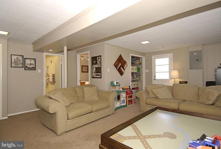 7841 Anson Court Springfield, VA 22152 - Photo 20 of 29 Family Room