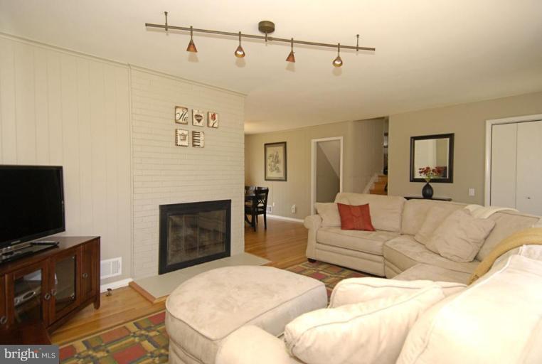 7841 Anson Court Springfield, VA 22152 - Photo 7 of 29 Living Room #2