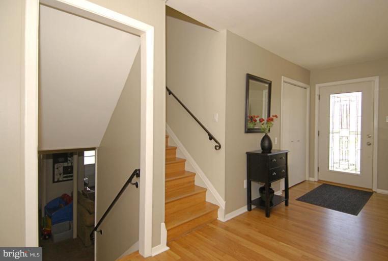 7841 Anson Court Springfield, VA 22152 - Photo 10 of 29 Staircase