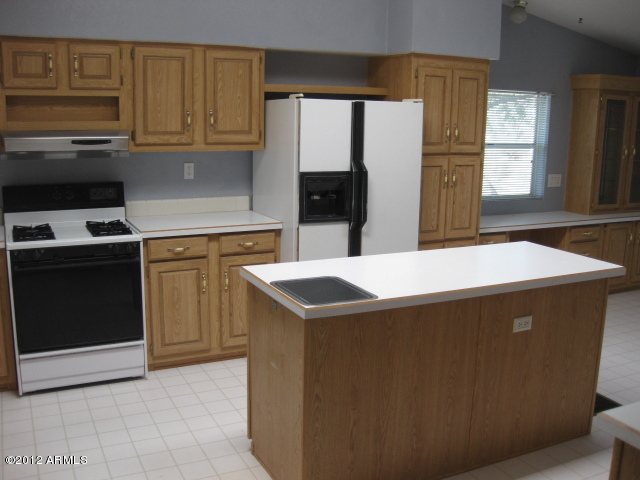 3252 West Wander Road New River, AZ 85087 - Photo 4 of 20 KITCHEN W/ISLAND