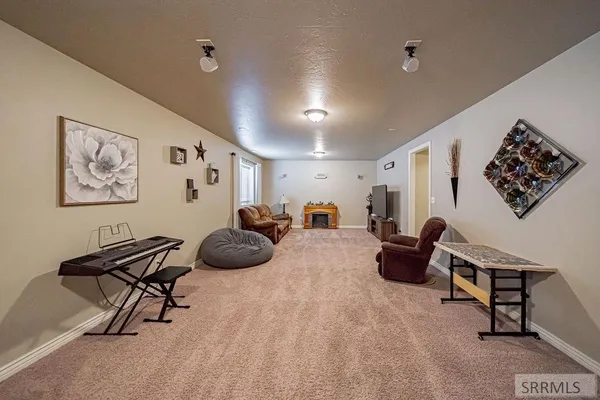 $544,000 | 11121 North 40 E Idaho Falls, Idaho Falls, ID 83401