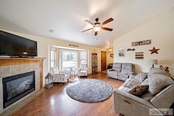 $544,000 | 11121 North 40 E Idaho Falls, Idaho Falls, ID 83401