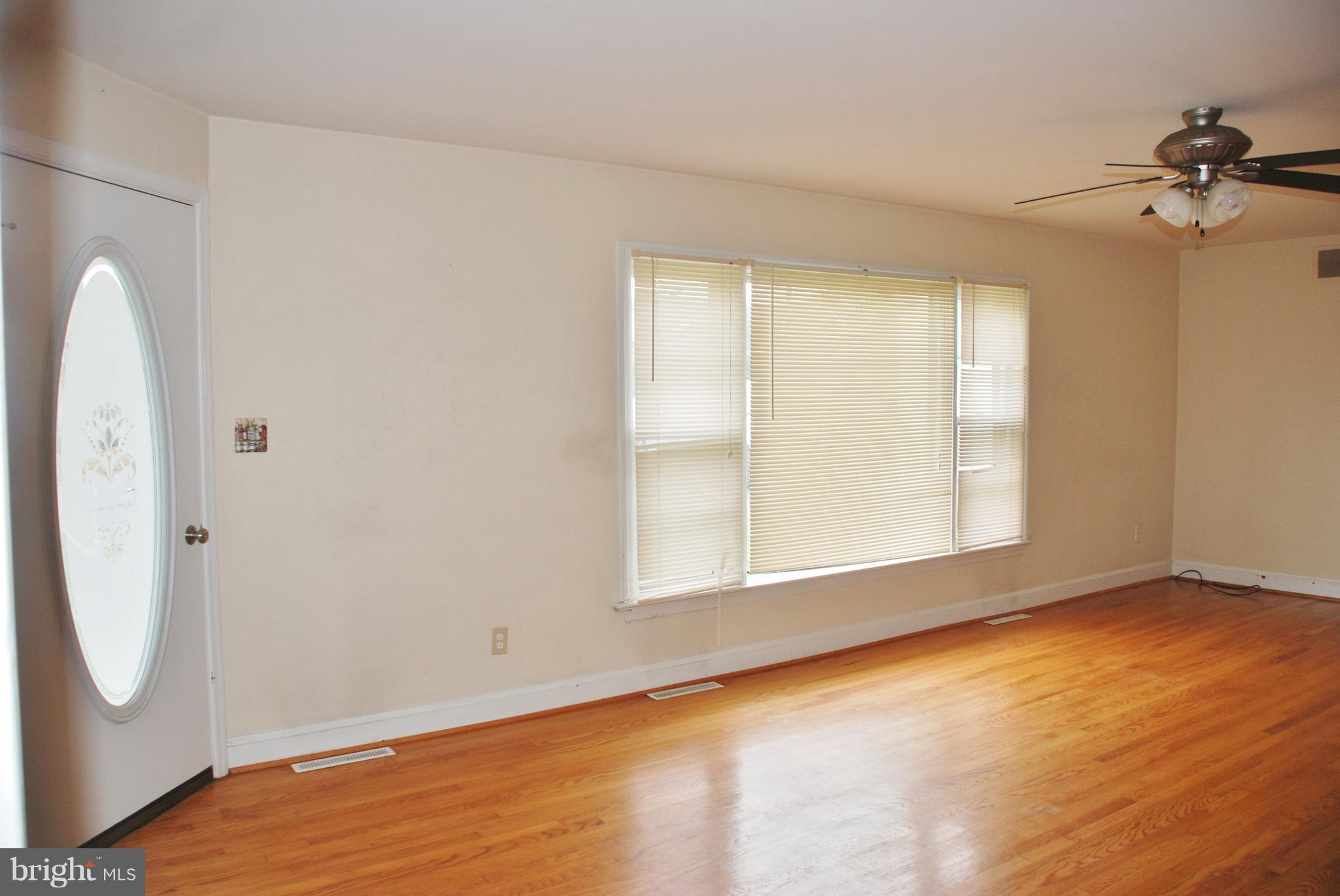 1002 North E St Extension Culpeper, VA 22701 - Photo 3 of 36 Living Room