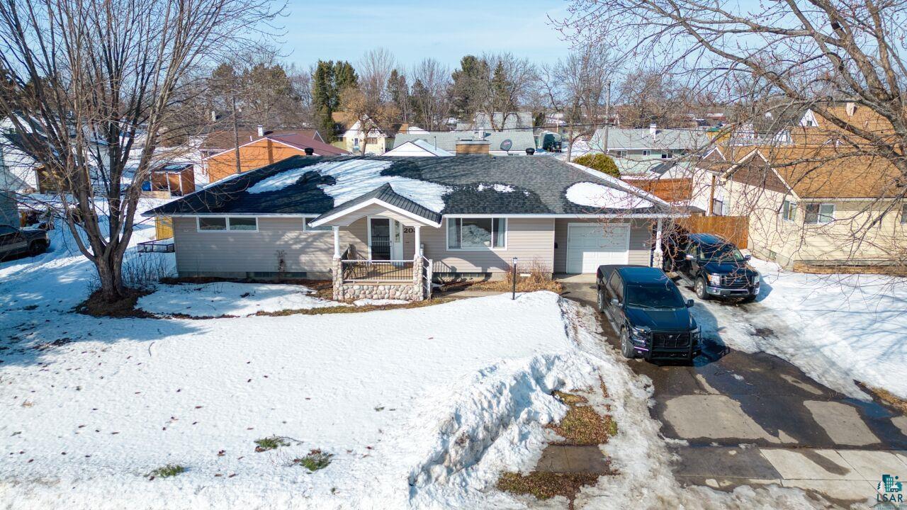 View of front of house with a garage and driveway