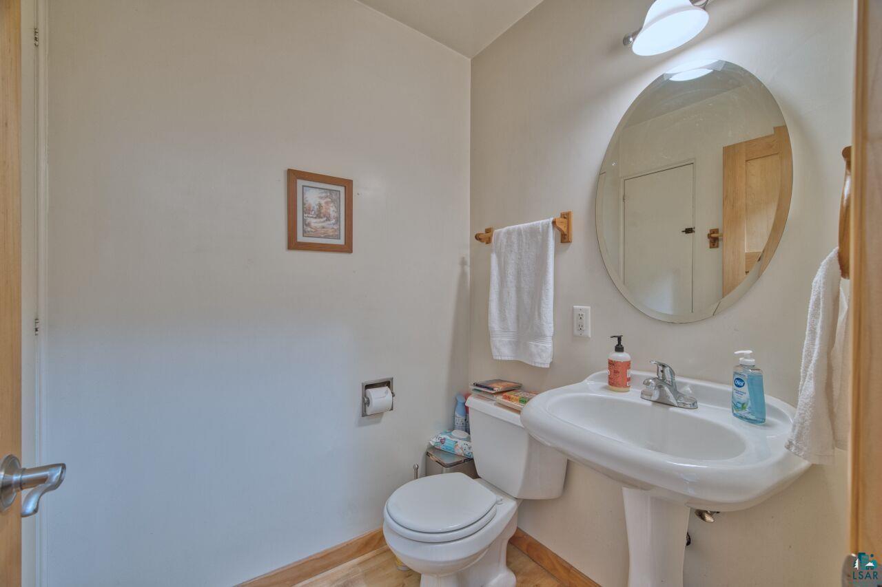 203 Wyandotte Road Hoyt Lakes, MN 55750 - Photo 20 of 44 Bathroom featuring toilet and baseboards