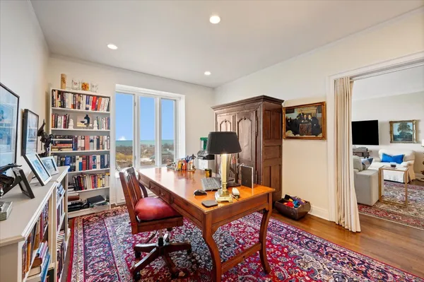 $6,900 | 2130 North Lincoln Park West, Unit 9N, Chicago, IL 60614