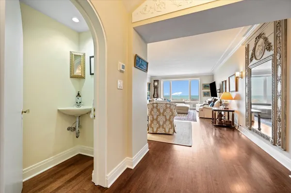 $6,900 | 2130 North Lincoln Park West, Unit 9N, Chicago, IL 60614