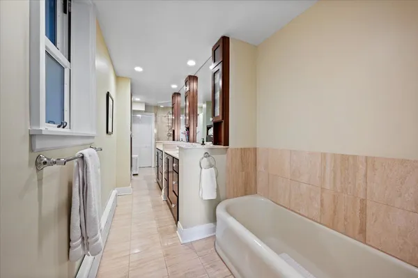 $6,900 | 2130 North Lincoln Park West, Unit 9N, Chicago, IL 60614