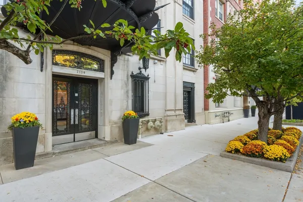 $6,900 | 2130 North Lincoln Park West, Unit 9N, Chicago, IL 60614