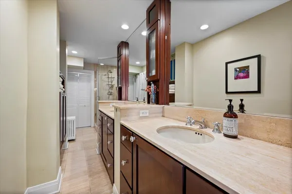 $6,900 | 2130 North Lincoln Park West, Unit 9N, Chicago, IL 60614