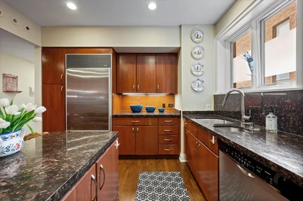 $6,900 | 2130 North Lincoln Park West, Unit 9N, Chicago, IL 60614