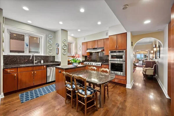 $6,900 | 2130 North Lincoln Park West, Unit 9N, Chicago, IL 60614