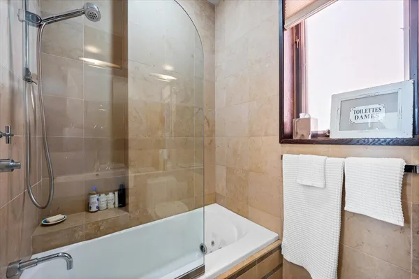 $6,900 | 2130 North Lincoln Park West, Unit 9N, Chicago, IL 60614