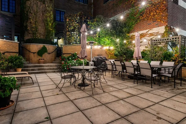 $6,900 | 2130 North Lincoln Park West, Unit 9N, Chicago, IL 60614