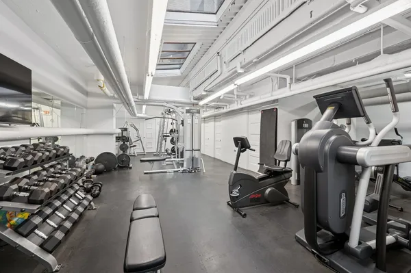 $6,900 | 2130 North Lincoln Park West, Unit 9N, Chicago, IL 60614