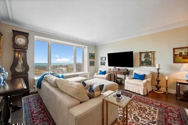 $6,900 | 2130 North Lincoln Park West, Unit 9N, Chicago, IL 60614