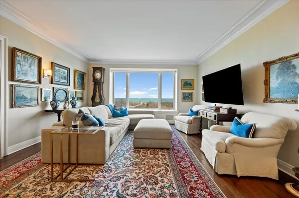 $6,900 | 2130 North Lincoln Park West, Unit 9N, Chicago, IL 60614