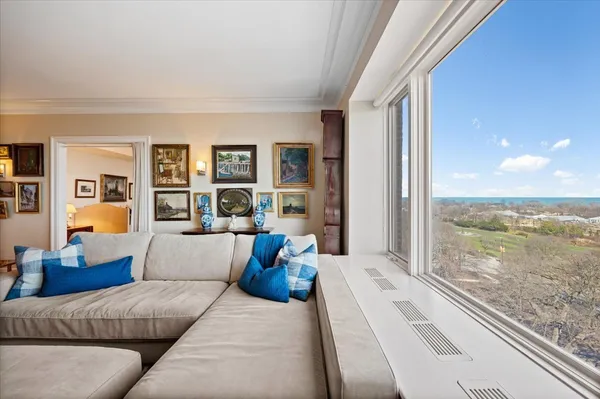 $6,900 | 2130 North Lincoln Park West, Unit 9N, Chicago, IL 60614