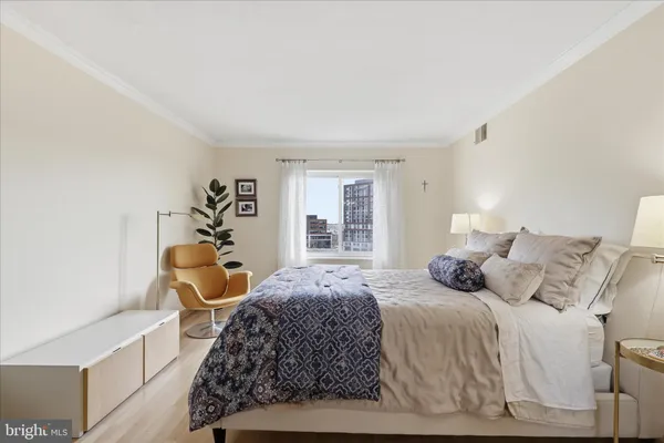 $450,000 | 8360 Greensboro Drive, Unit 806, McLean, VA 22102