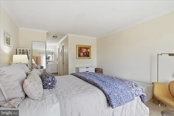 $450,000 | 8360 Greensboro Drive, Unit 806, McLean, VA 22102