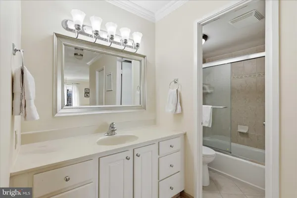$450,000 | 8360 Greensboro Drive, Unit 806, McLean, VA 22102