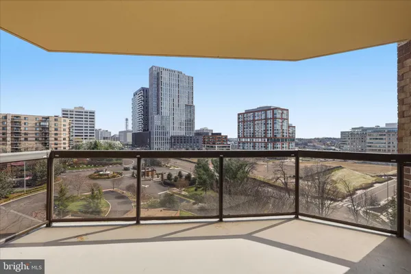 $450,000 | 8360 Greensboro Drive, Unit 806, McLean, VA 22102