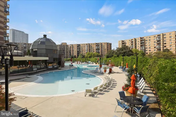 $450,000 | 8360 Greensboro Drive, Unit 806, McLean, VA 22102