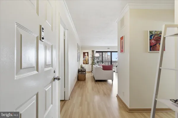 $450,000 | 8360 Greensboro Drive, Unit 806, McLean, VA 22102