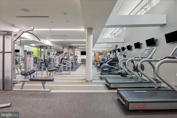 $450,000 | 8360 Greensboro Drive, Unit 806, McLean, VA 22102